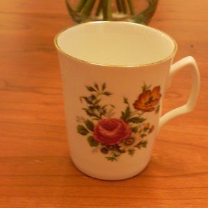 Fine Bone China Coffee Tea Cup Mug Made in England Floral Pattern Excellent